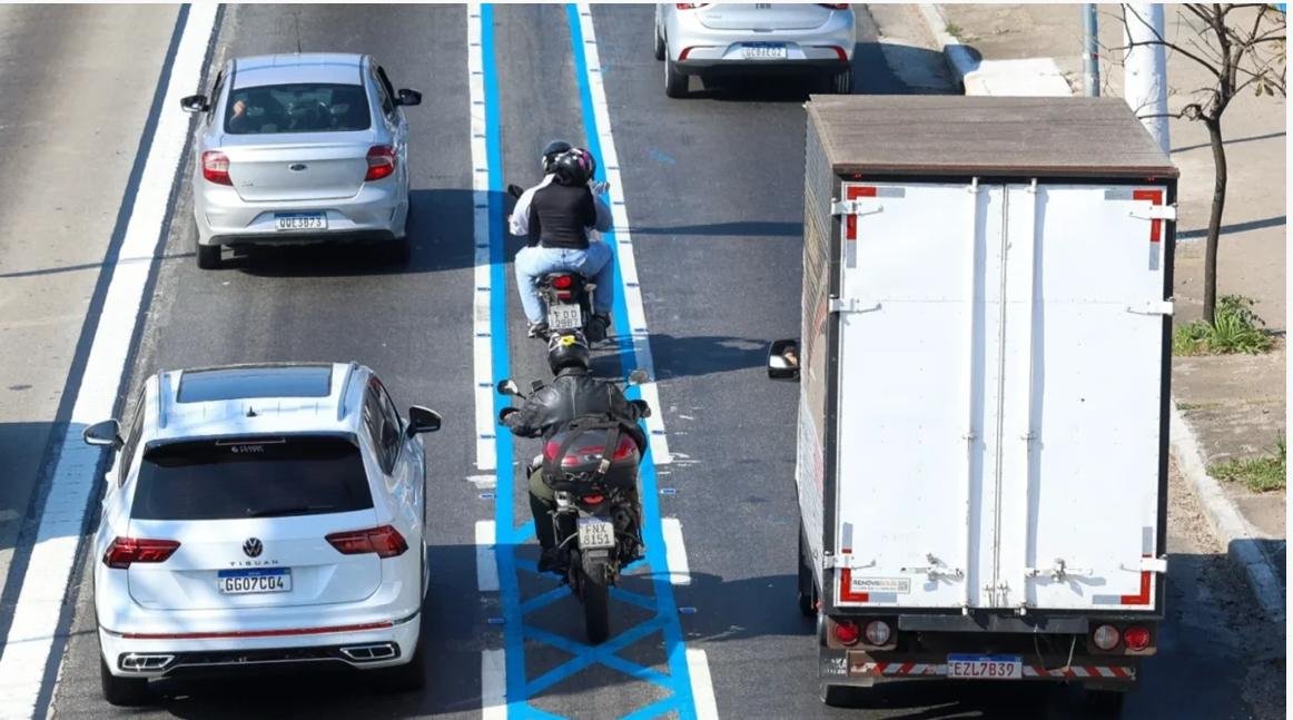 Projeto de Lei que Cria Faixa Exclusiva para Motociclistas é Aprovado na Câmara Municipal