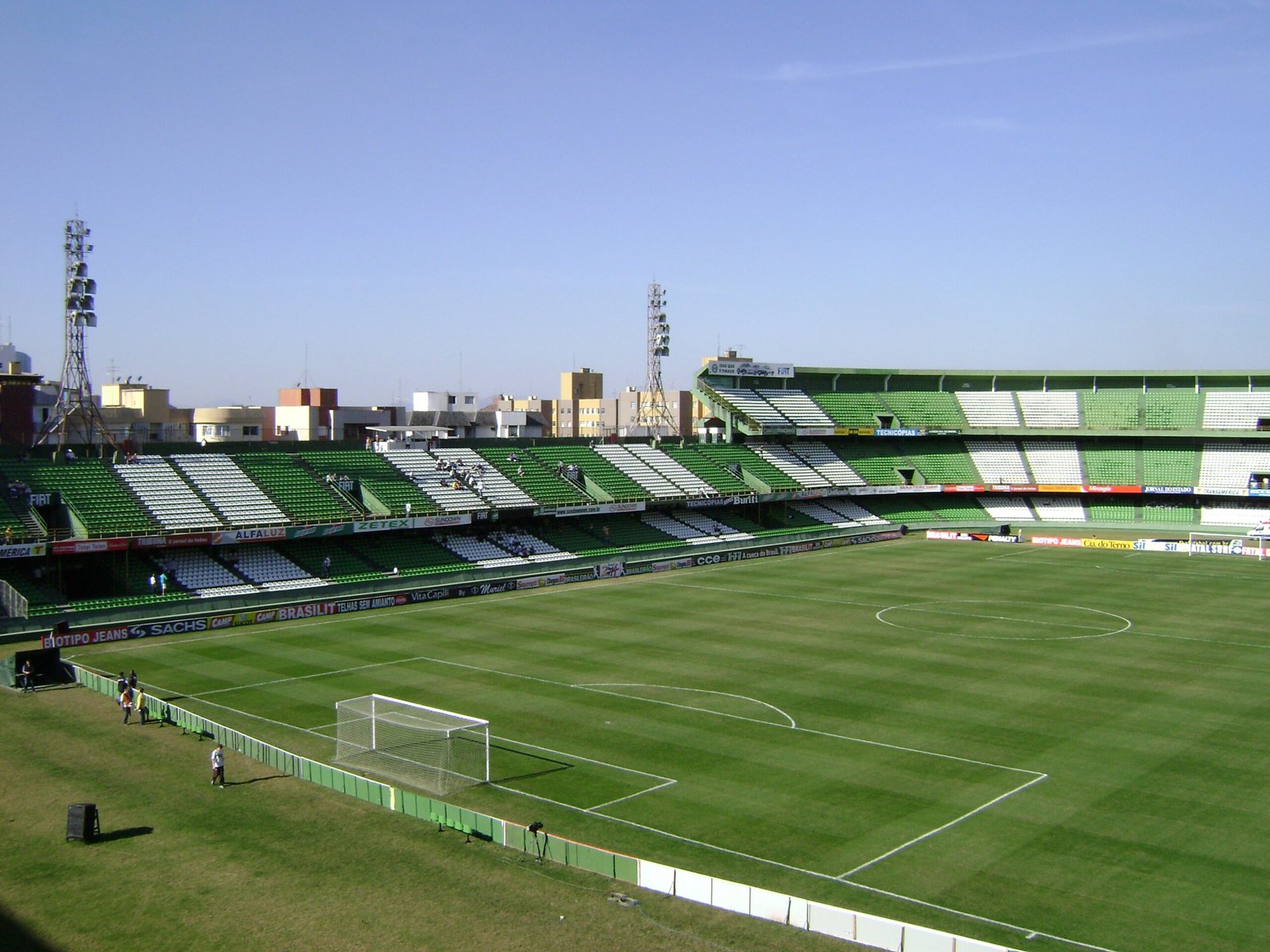 Vitória sem Marinho e Luan Cândido: estádio Couto Pereira, em Curitiba