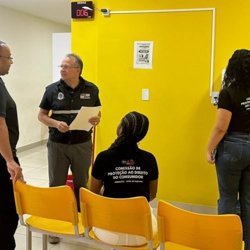 PROCON fiscaliza unidades da Crefisa em Feira de Santana e identifica irregularidades