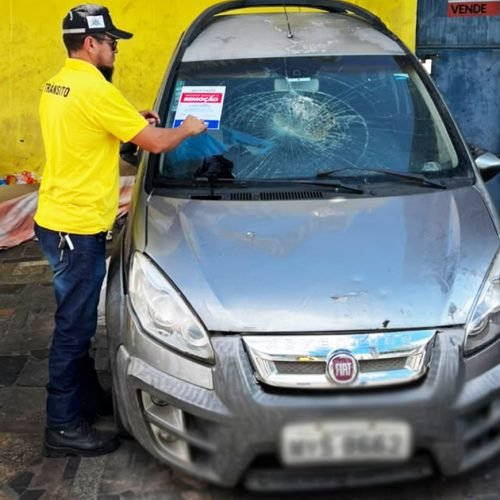 SMT notifica veículos abandonados em três vias de Feira de Santana durante operação de fiscalização