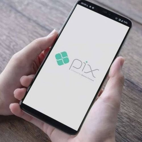 Projeto de lei propõe que bancos devolvam dinheiro a vítimas de golpes no Pix