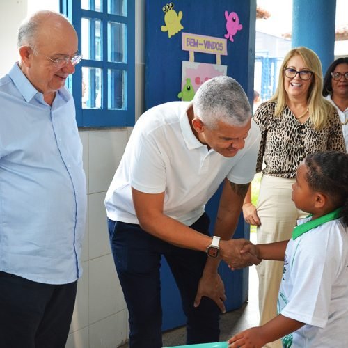 José Ronaldo abre ano letivo garantindo contratação de professores para nenhum aluno ficar fora da sala de aula