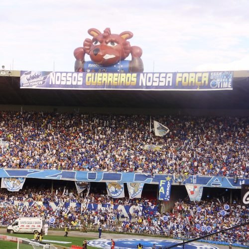 Cruzeiro x Bahia no Mineirão: torcida celeste lota o estádio
