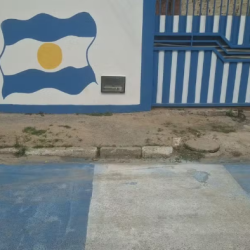 Baiano torcedor da Argentina batiza filhos de Riquelme e Messi e pinta casa nas cores da seleção em Feira de Santana