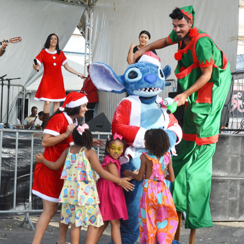 Natal Encantado iniciou programação infantil no estacionamento da Prefeitura