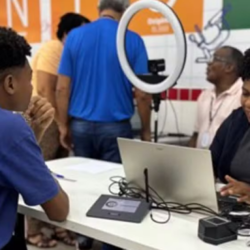 TRE-BA leva atendimento eleitoral a estudantes de Feira de Santana