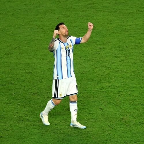 A Argentina confirmou o favoritismo, mas precisou suar muito para seguir na Copa do Mundo. (Fonte: Reprodução)