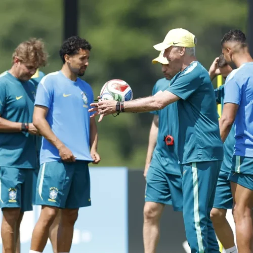 Brasil finaliza preparação e enfrenta Haiti amanhã: Ancelotti tem dúvidas na escalação